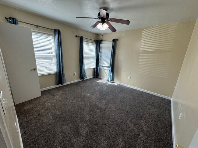 1709 Ventura St