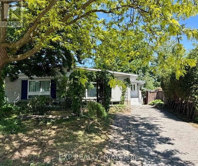 Photo - 21 Southview Crescent