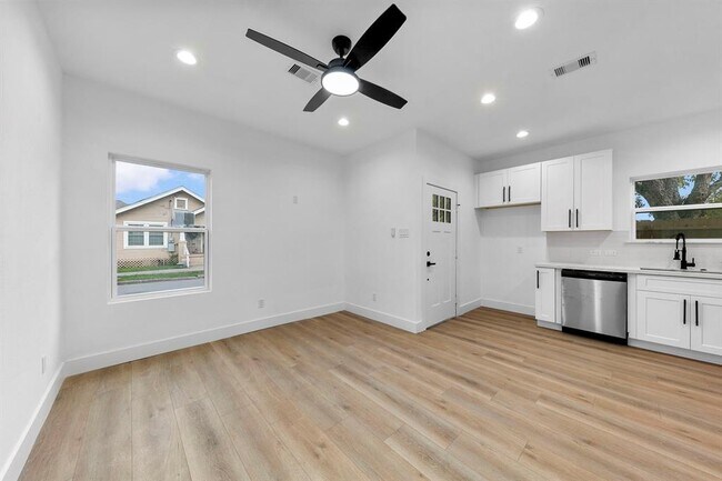 Photo - 2805 Nettleton St