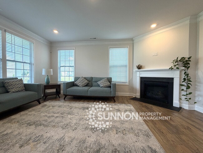 5 Bed 4.5 Bath with Huge Bonus
