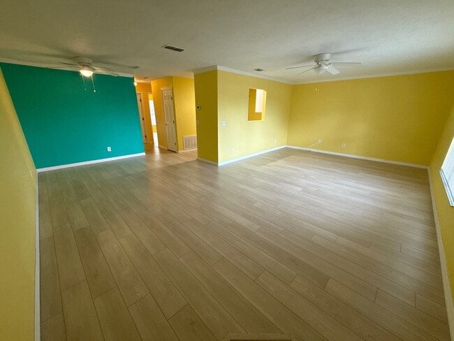 Building Photo - 1910 NW 12th Ave Unit B