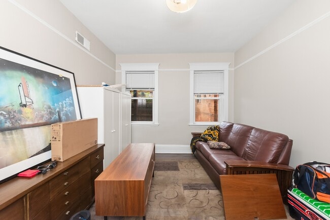 Photo - 954 W Cuyler Ave Unit 1E