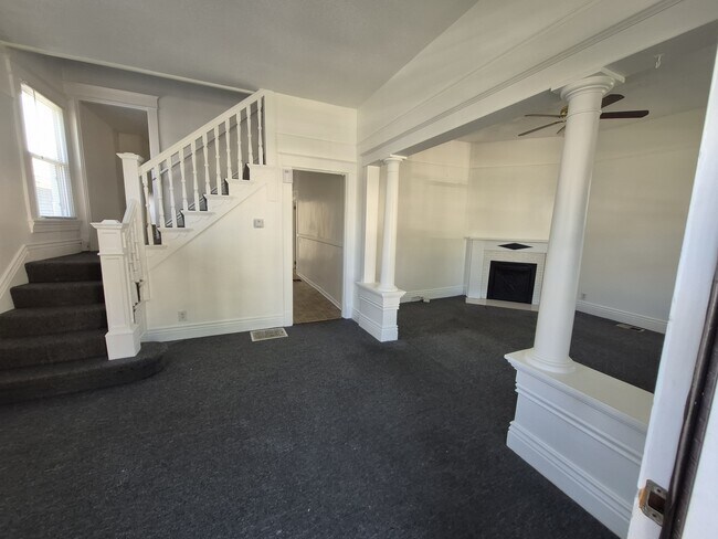Photo - 635 S 39th St