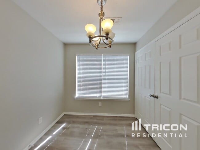 Photo - 1106 Castleman Dr