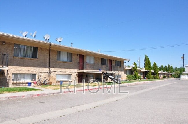 Building Photo - 267 W Center St