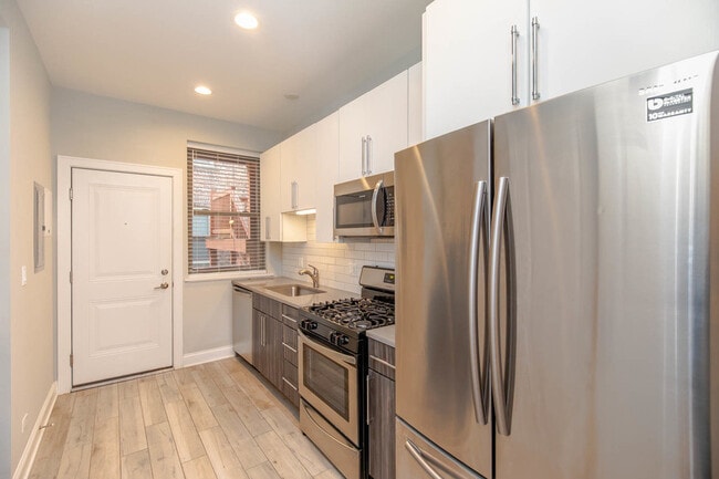Building Photo - 637 E 49th St Unit 3 Rental