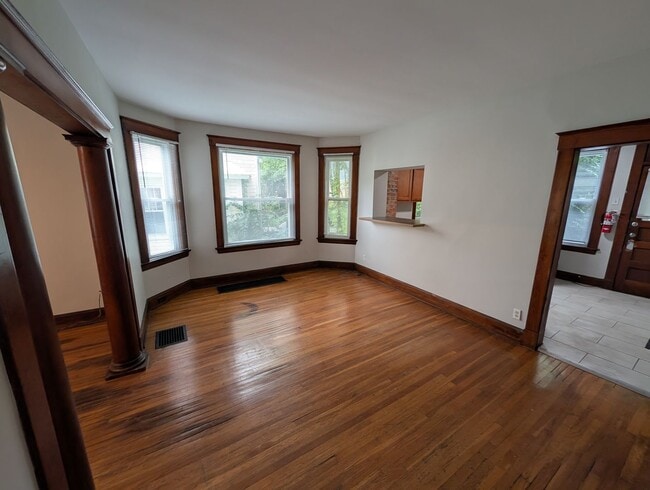 Photo - 3111 Linwood Ave Unit 1