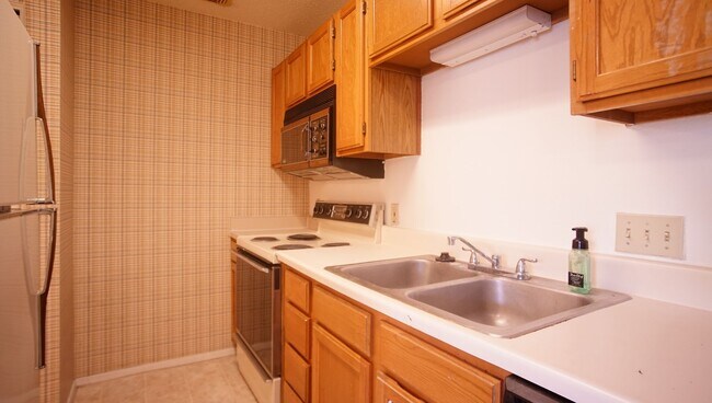 Photo - Charming 1/1 in Gated Community Unit 306