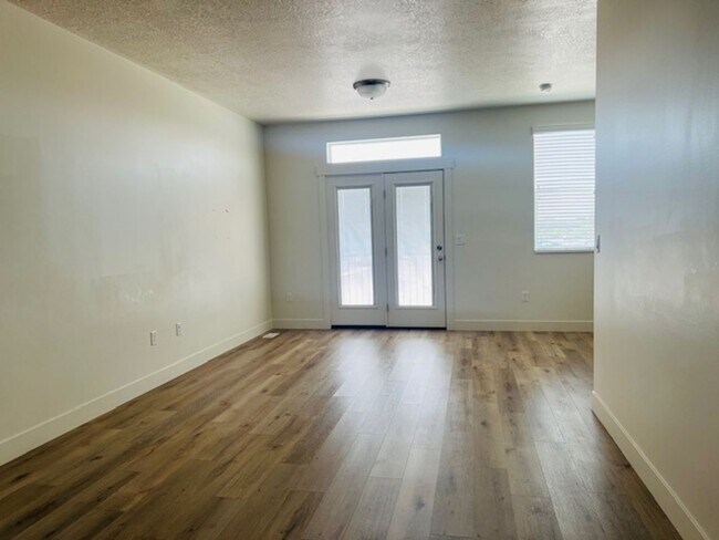 Photo - Beautiful townhome with 2 car deep garage ...