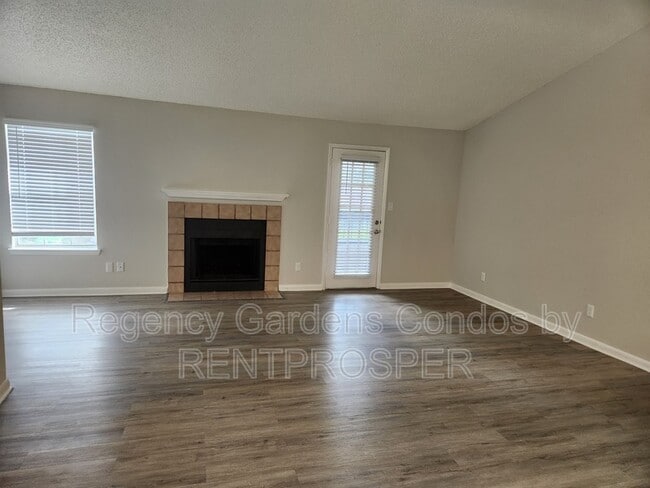 Photo - 4200 Thornbriar Ln Unidad 208