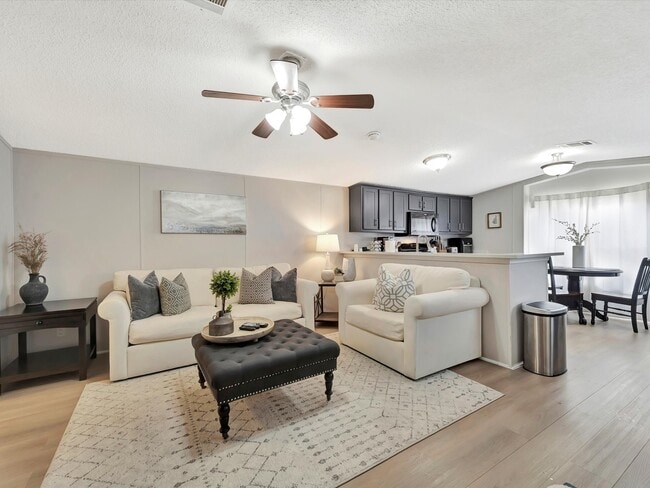 Building Photo - 506 Main St