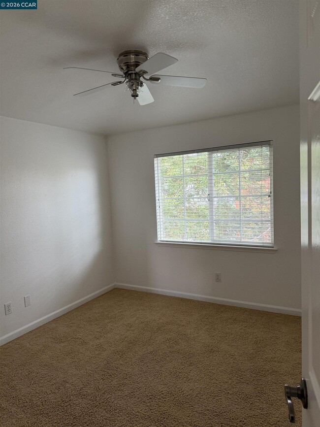 Photo - 350 Caroni St