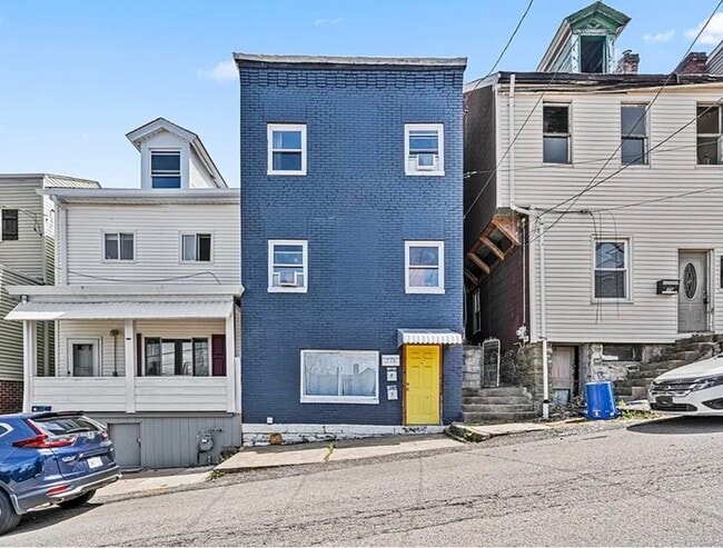 Building Photo - 73 1/2 Barry St Unit 2