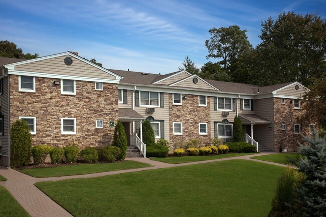 Building Photo - 35 Elliott Pl Unit 35-7B Rental
