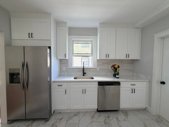 Building Photo - 17 Pearl St Unit Apt 2