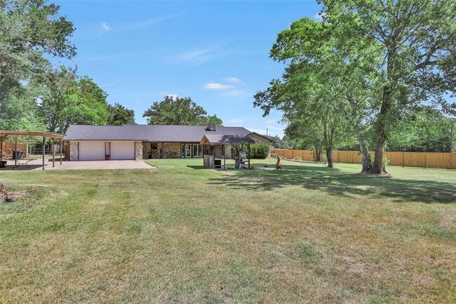 Photo - 22985 Hwy 105 W House