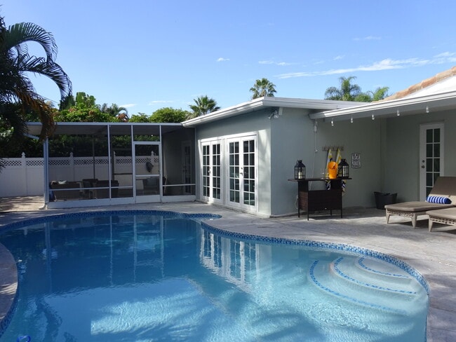 Building Photo - 908 SE 10th St