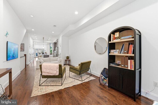 Photo - 1841 Monroe St NW Unit 2