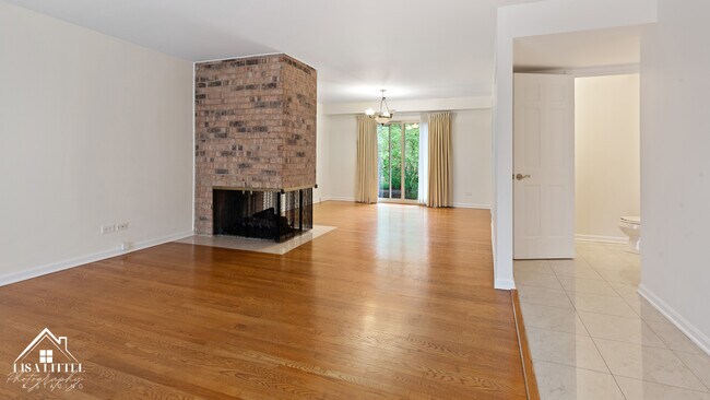 Photo - 2S661 Ave Normandy W