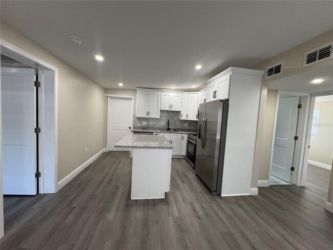 7039 Lenox Dr