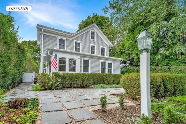 Photo - 255 N Main St