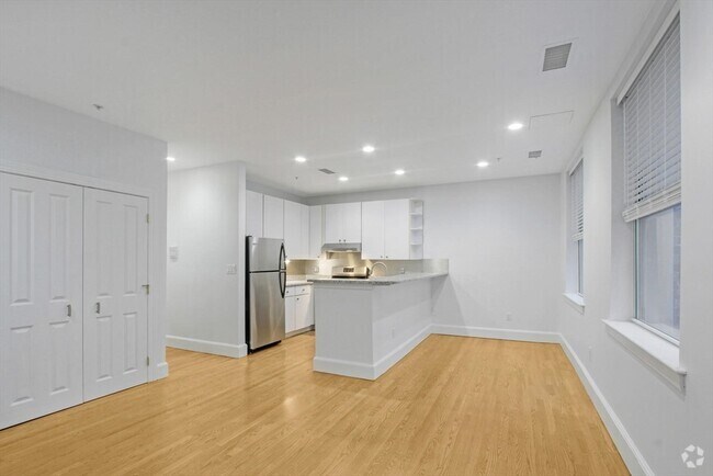 Building Photo - 140 Boylston St Unit 6 Rental