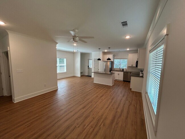 Photo - 260 Griffeth St