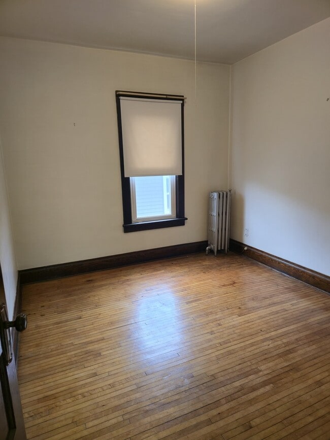 121 Davis Ave