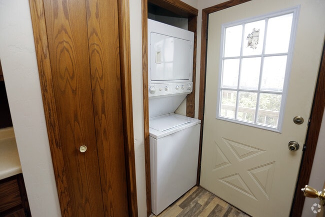 3BR, 1BA - 1300 SF