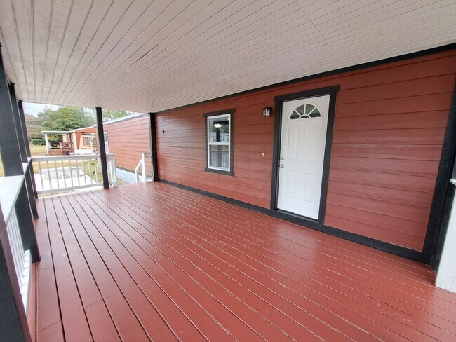 Photo - Nicely Renovated 3BR/2BA Mobile Home in Ba...