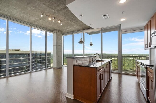 Building Photo - 855 Peachtree St NE Unit 2914