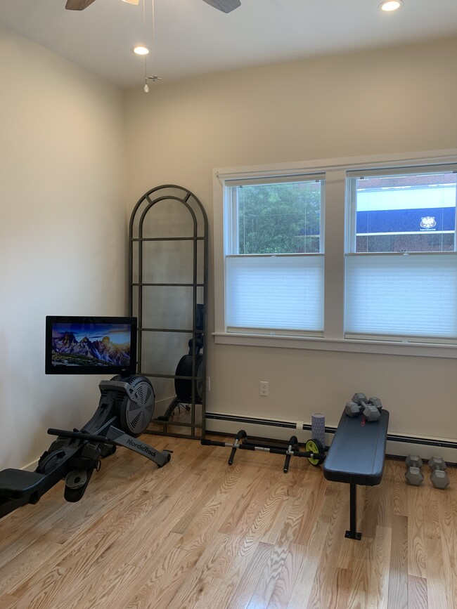 Dormitorio delantero (acondicionado como gimnasio) - 53 Broadway Unidad 1