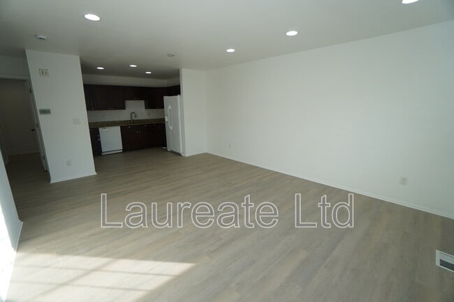 Photo - 2995 W Yale Ave