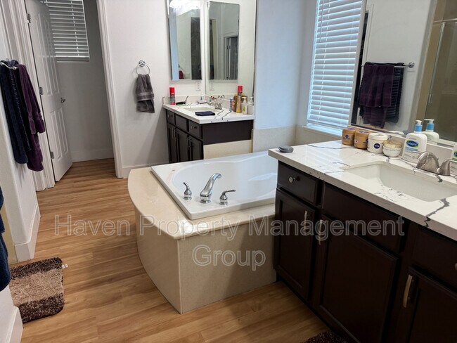 Photo - 49 E Heritage Dr