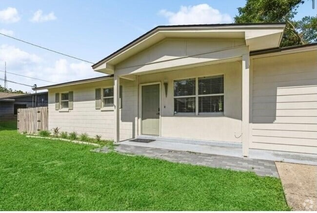 Building Photo - 111 Cowrie Ave SW Rental