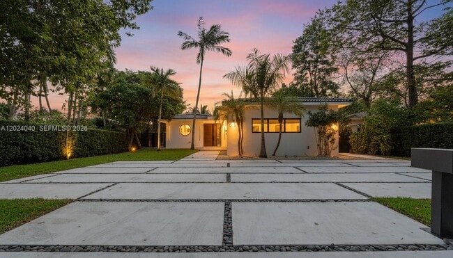Building Photo - 550 S Shore Dr