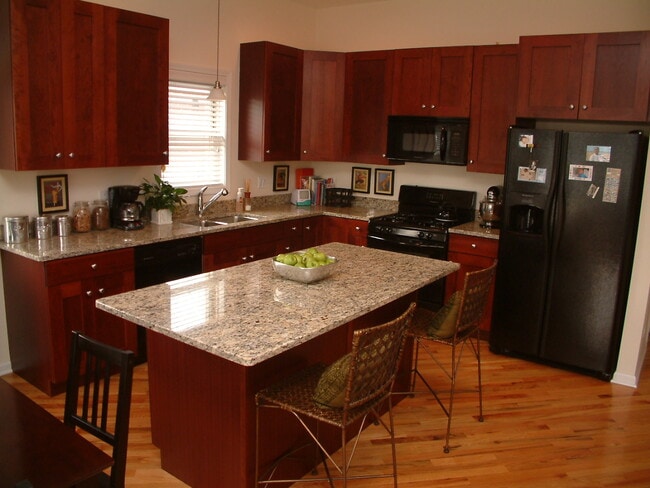 Photo - 1522 W Greenleaf Ave Apartments Unit 1W