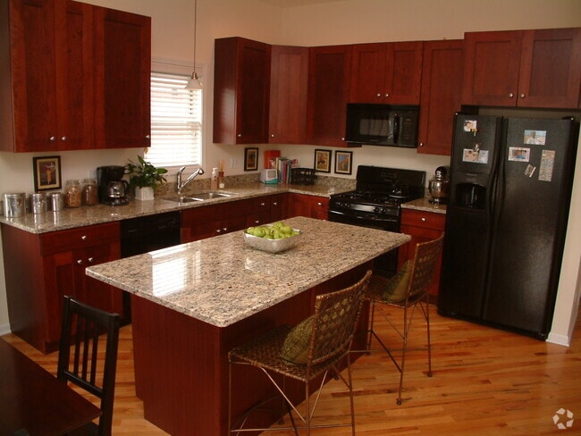 Building Photo - 1522 W Greenleaf Ave Unit 1W Rental