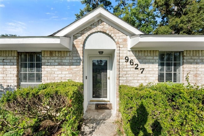 Building Photo - 9627 Glenwood Forest Dr