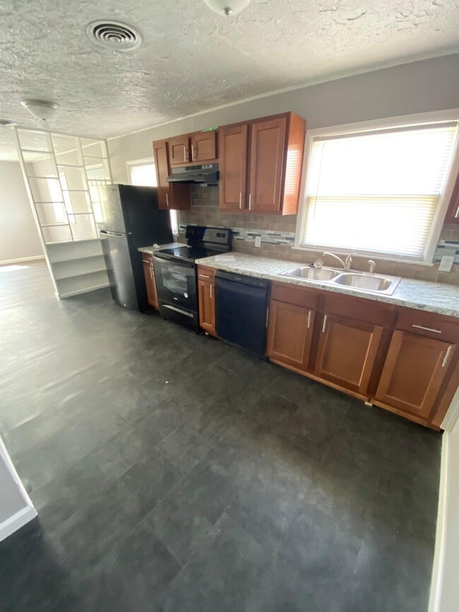 Photo - 1636 S Glenn Ave