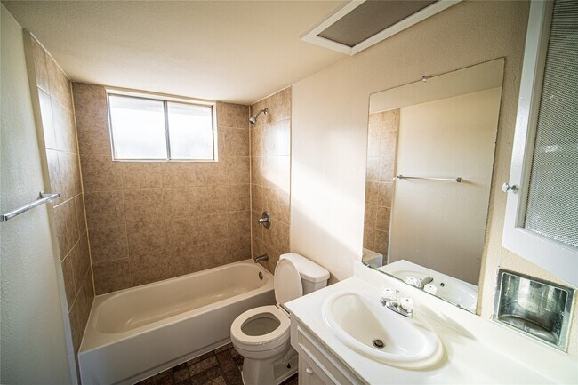 Photo - 1327 Diplomat Way