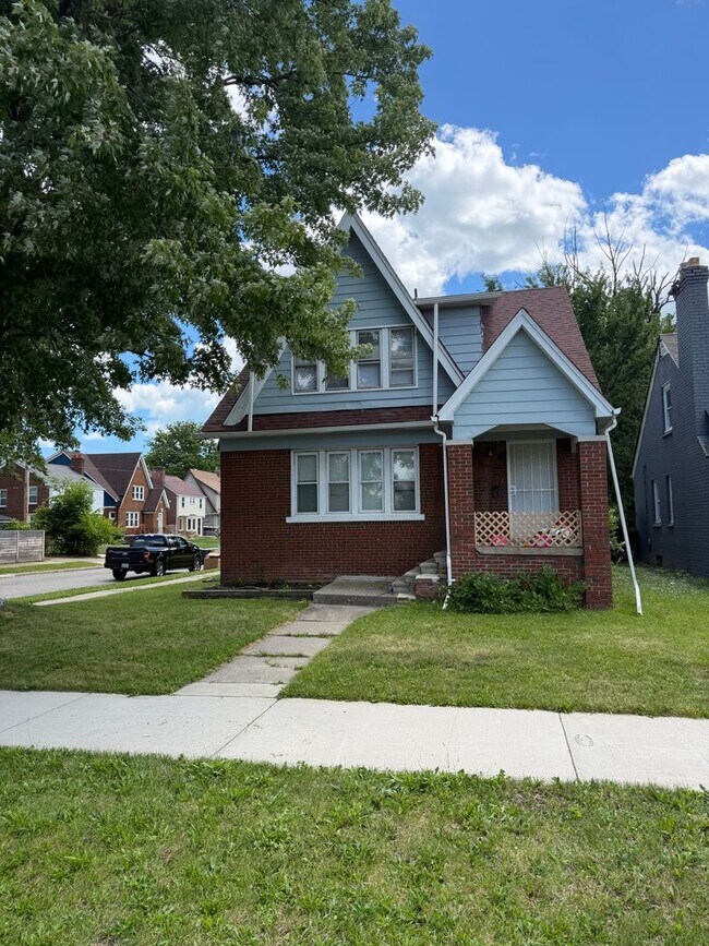 Building Photo - 11790 Outer Dr E Unit Upper