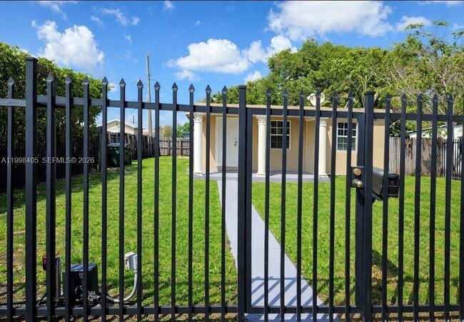 Photo - 1831 Rutland St