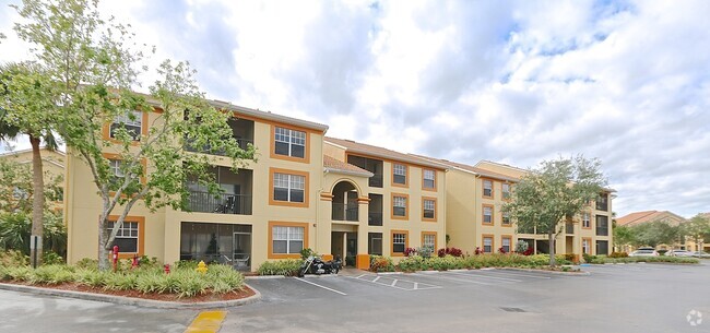 Building Photo - ANNUAL RENTAL - FAIRWAY PRESERVE-2 BED 1 B... Unit 733