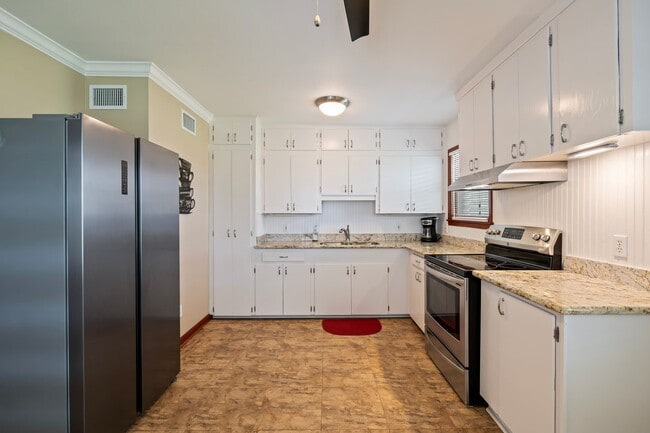 Photo - 6728 Avenue Q