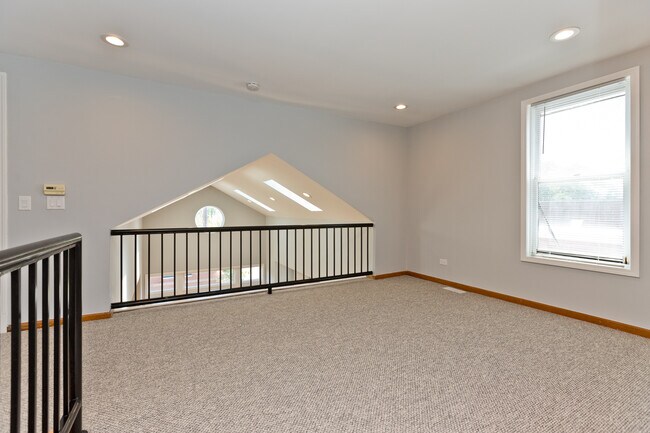 Photo - 2338 N Greenview Ave Unit 3