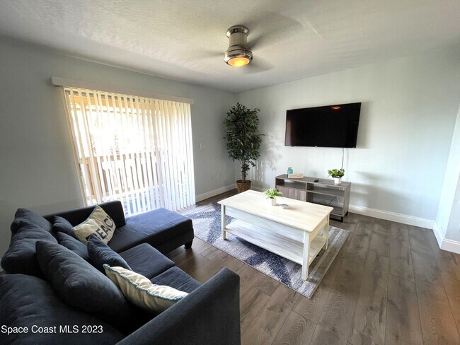 Photo - 256 Ulster Ln