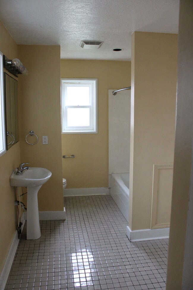 main floor bathroom - 324 E 7th Ave