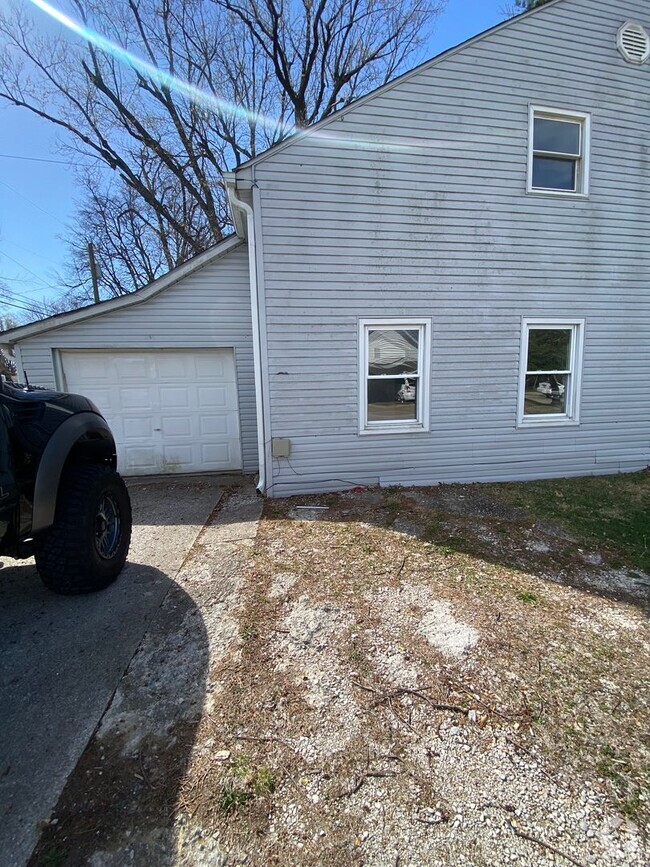 Building Photo - Very Large Duplex Rental