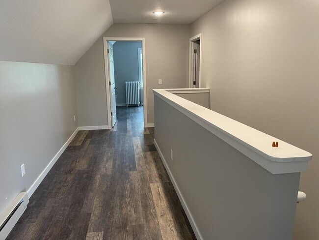 1952 St Clair Ave Unit 1952StClairAveLower